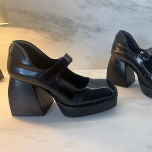 Platform Mary Jane Pumps